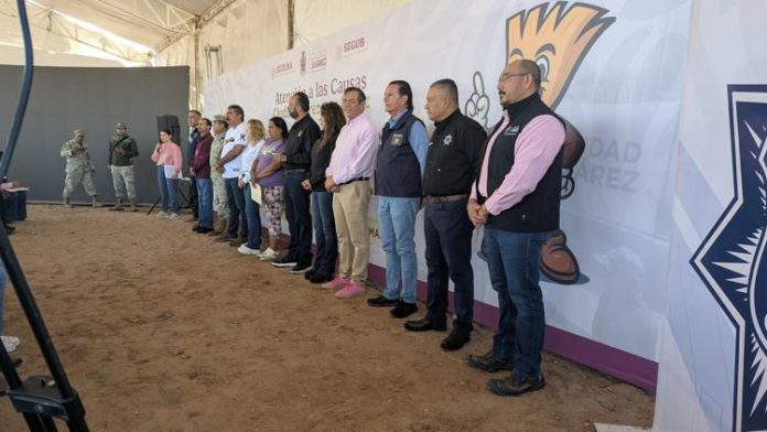 Llevan jornada de Juárez Amanece Limpio en Jardines de Roma