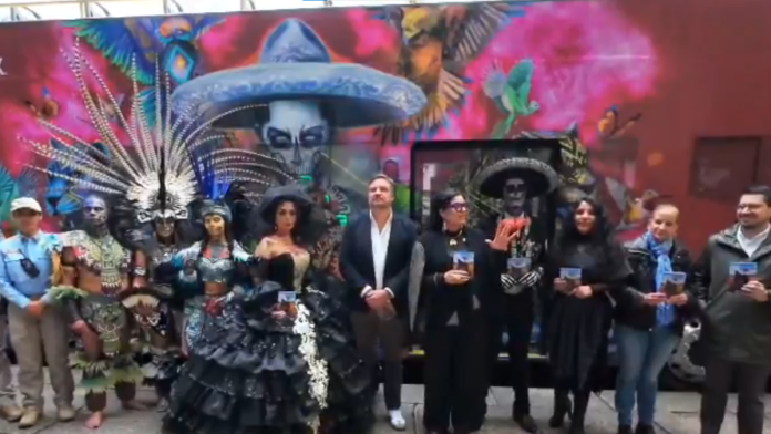 Presentan nuevo Charrobús en CDMX para impulsar turismo